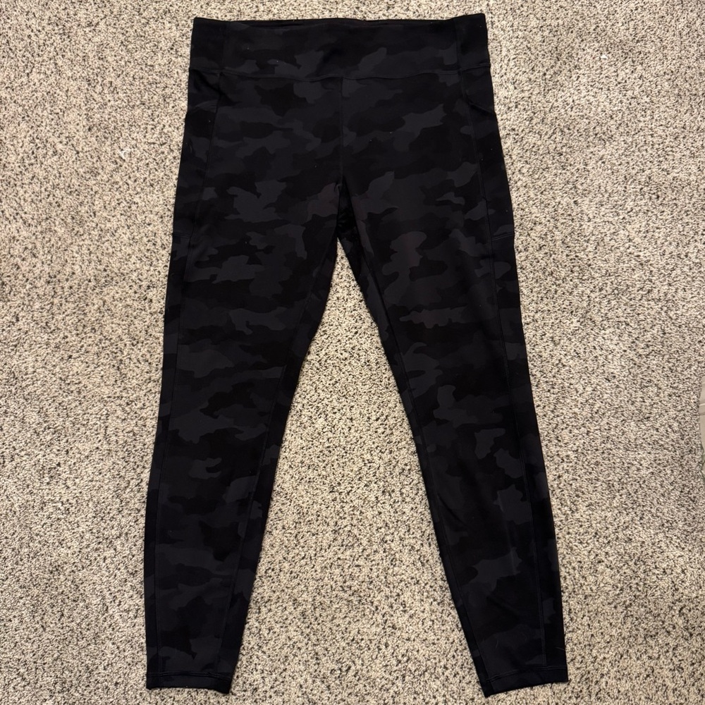 Lululemon Black Camo Invigorate High-Rise Tight 28” – Size 16
